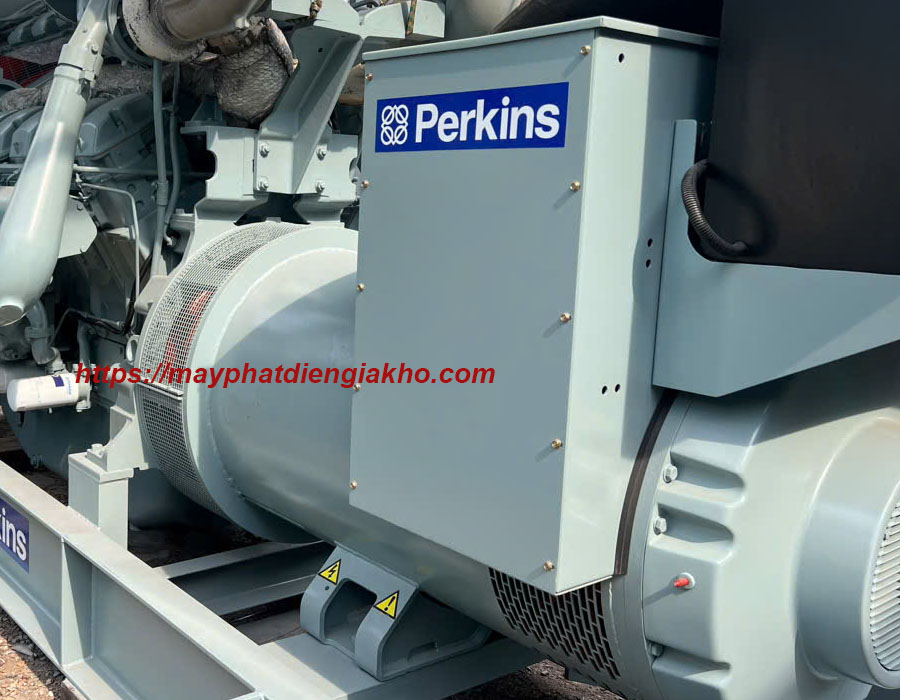 gia-kho-may-phat-dien-Perkins-1650kVA-cu-10