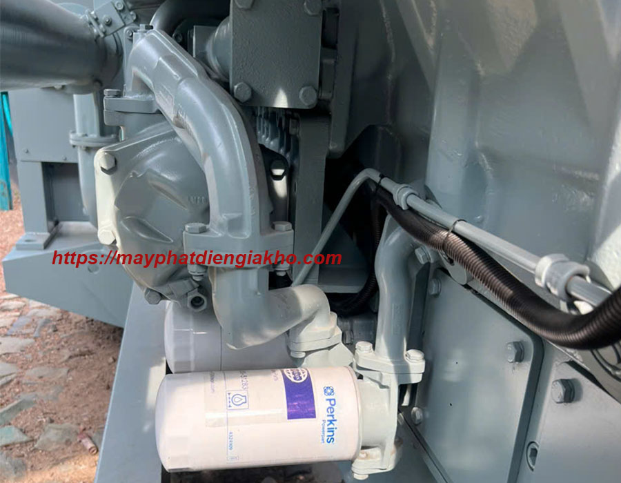 gia-kho-may-phat-dien-Perkins-1650kVA-cu-9